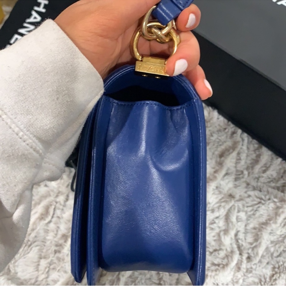 Chanel Blue Boy Bag with Gold Chain - Picture 5 of 14